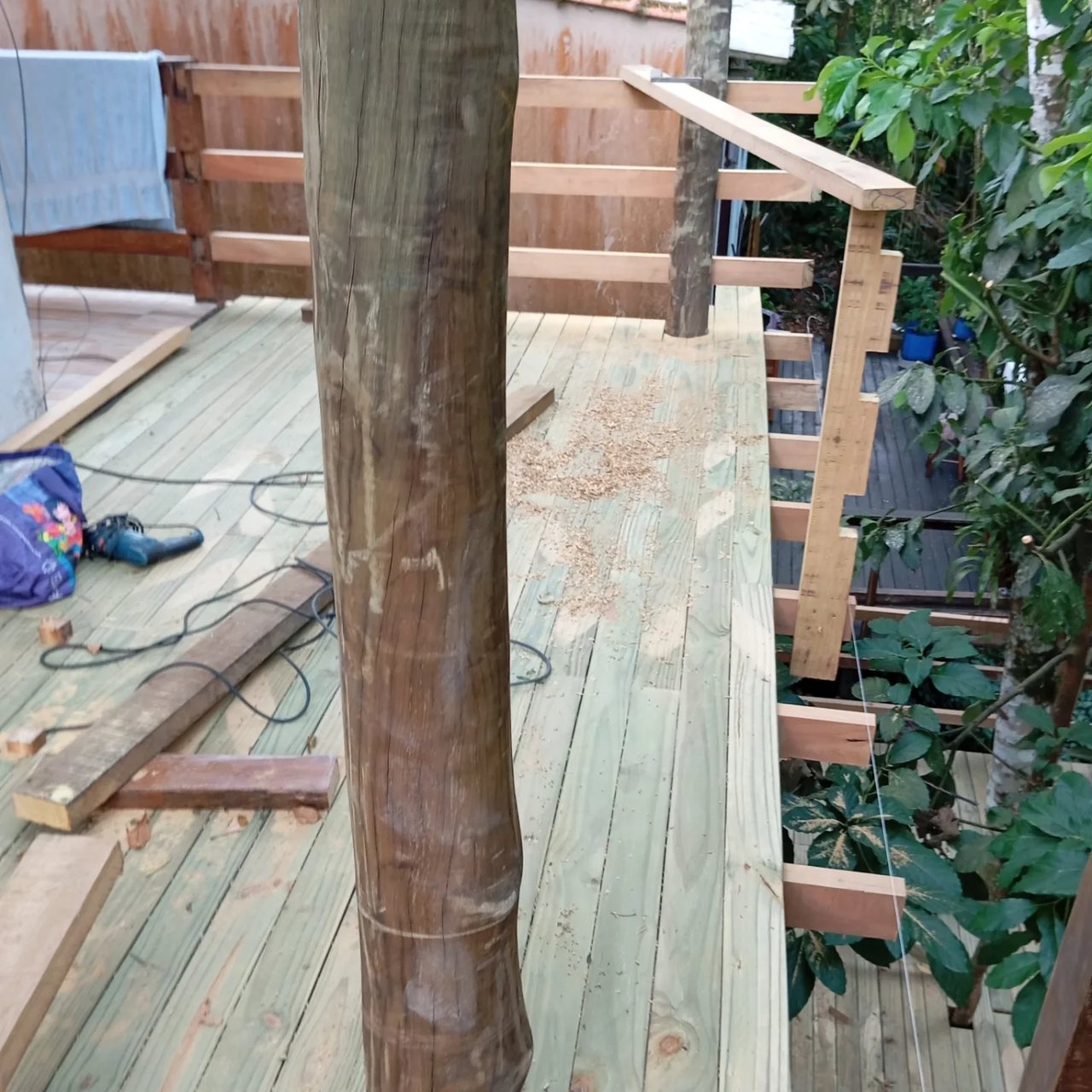 Outro ângulo das réguas do deck e da área externa