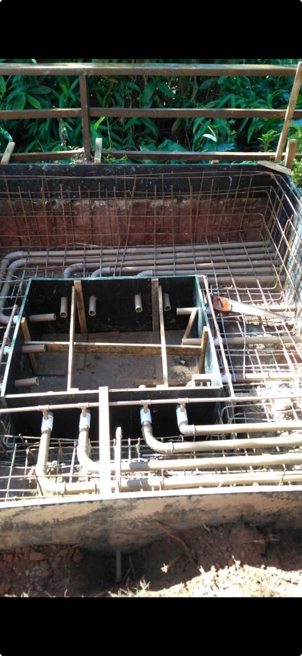 Detalhe das conexões hidráulicas da jacuzzi