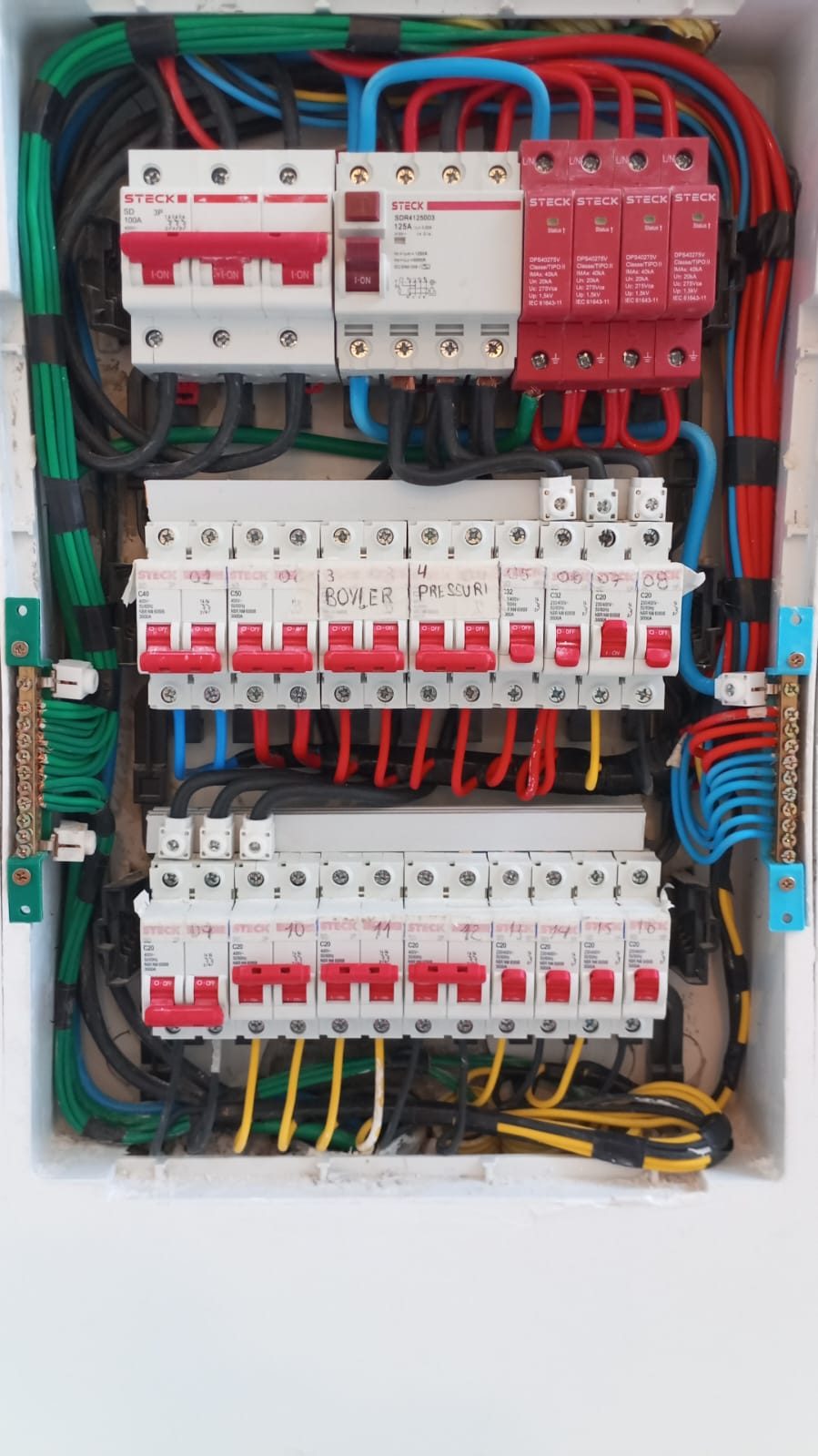 Quadro elétrico residencial organizado pela Empreiteira JLB