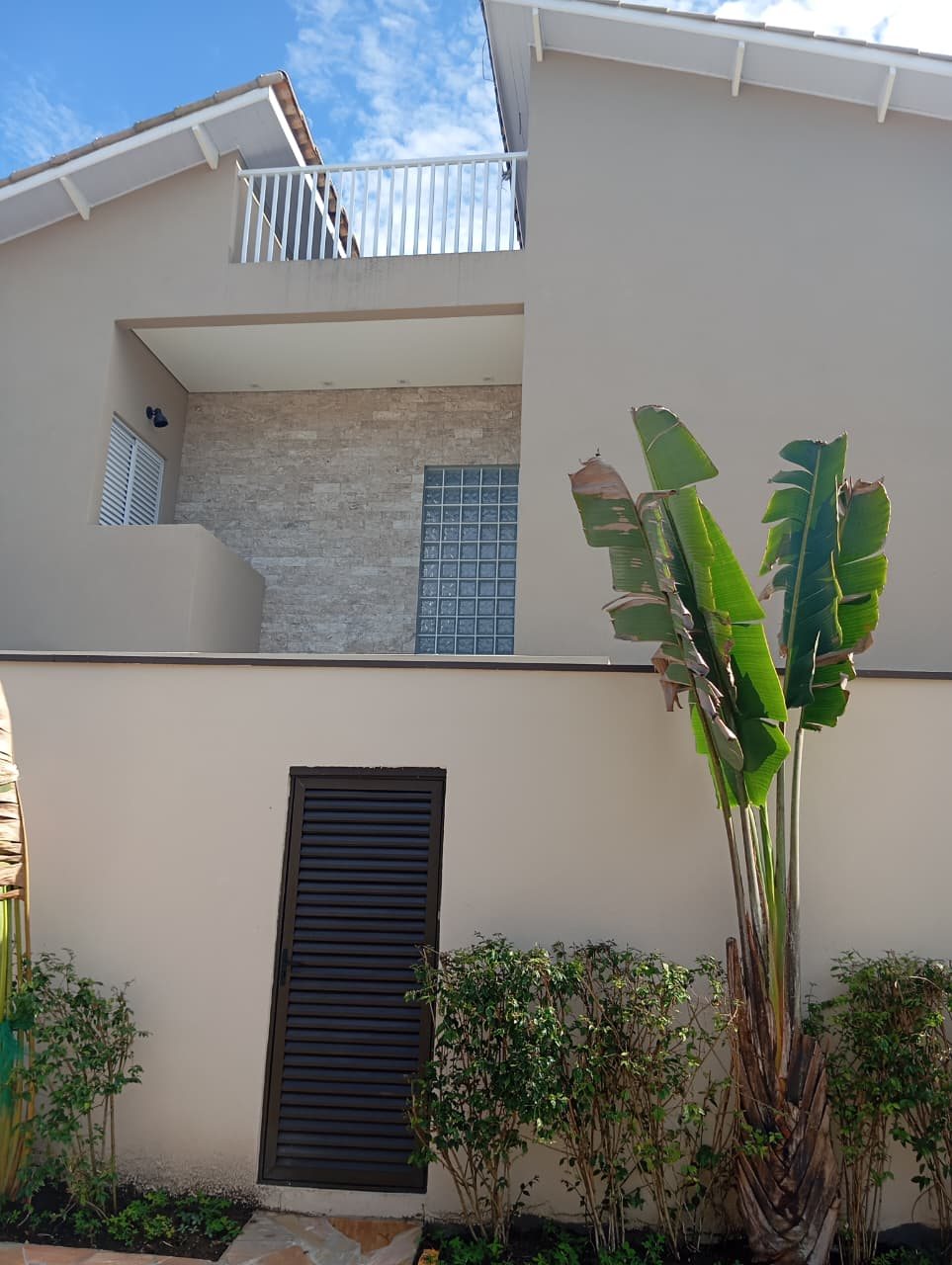 Fachada da residência construída pela Empreiteira JLB em 2024 em Juquehy